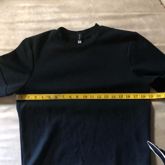 Onzie Black & White Blocked CrewTop size M/L - Picture 6 of 10